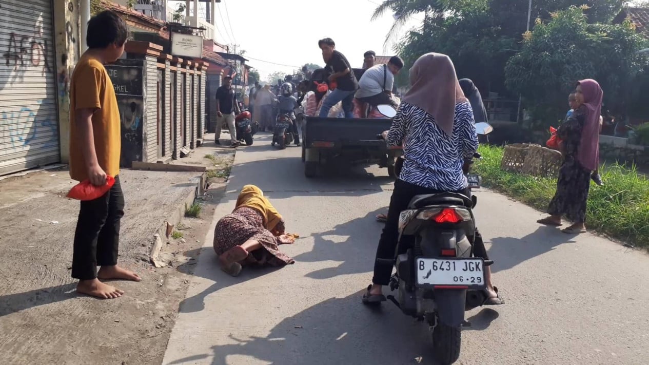 Arief Wismansyah Bagikan Beras Lokal di Kabupaten Tangerang